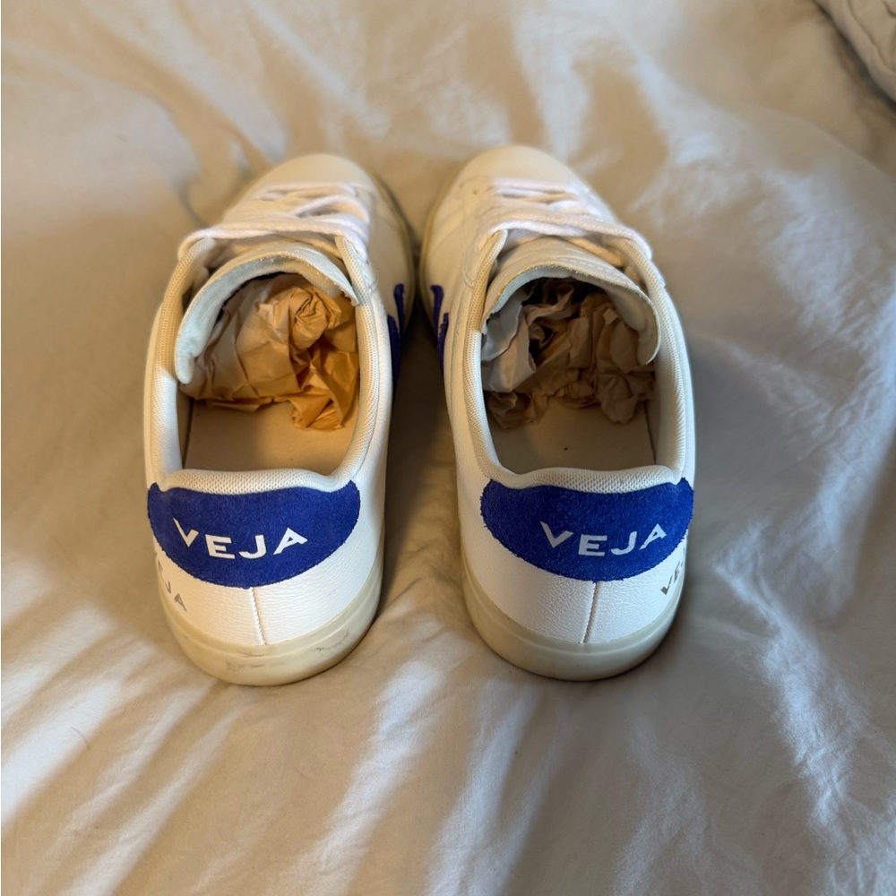 Unisex Veja White Leather Sneakers with Blue V Logo - Picture 4 of 8